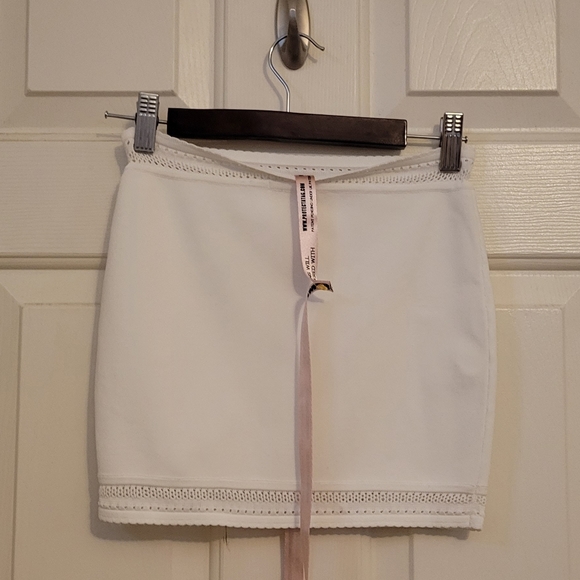 House of Cb 'Sarelle' Ivory Dainty Ribbed Knit Mini Skirt - Picture 7 of 12